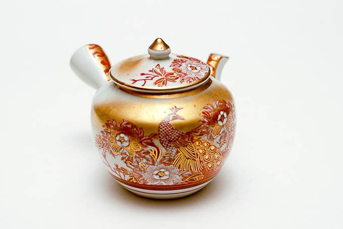 My Teaware: Kutani Tea Pot - Mauna Kea Tea